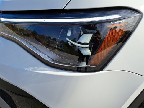 New 2026 Volkswagen Taos SE image 28