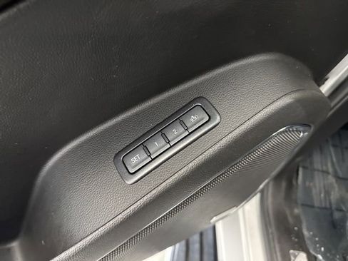 Used 2018 GMC Yukon SLT image 23