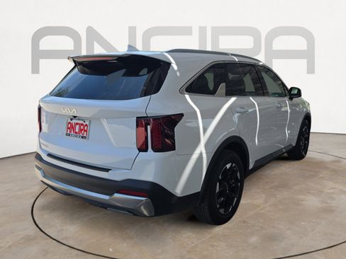 Certified 2025 Kia Sorento S FWD image 8