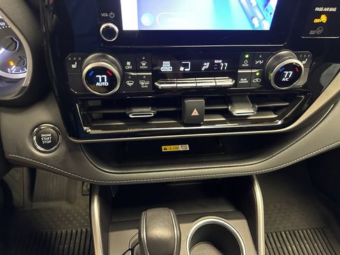 Used 2023 Toyota Highlander XLE AWD/4WD image 21