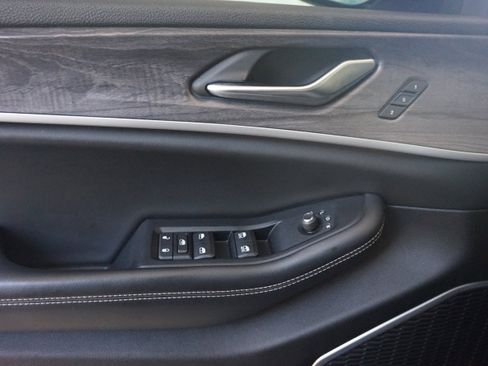 Used 2023 Jeep Grand Cherokee 4WD 4xe w/ Luxury Tech Group II image 16