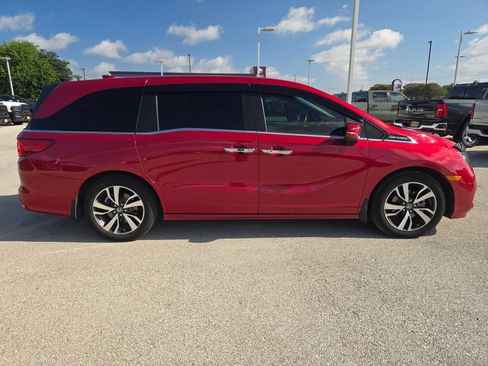 Used 2024 Honda Odyssey Touring image 2