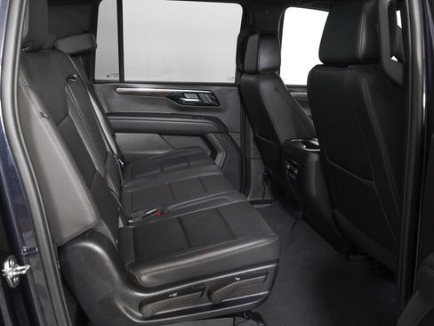 Used 2025 Chevrolet Suburban Z71 AWD/4WD image 9
