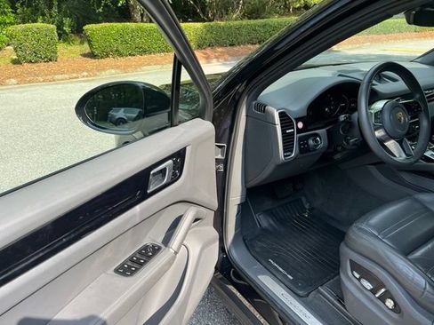Used 2019 Porsche Cayenne AWD/4WD image 4