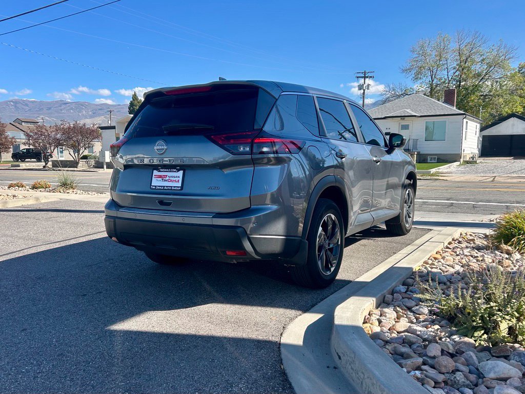 Used 2026 Nissan Rogue SV w/ Cold Weather Package AWD/4WD image 5
