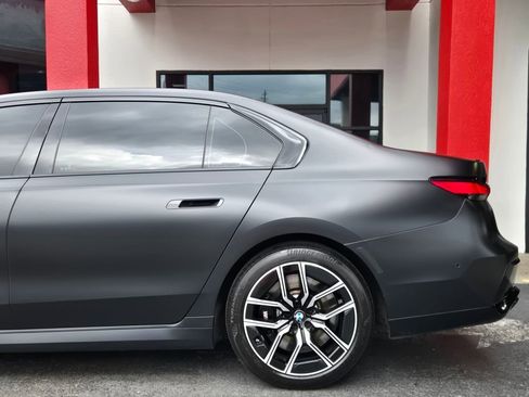 Used 2023 BMW 760i xDrive 760i xDrive w/ Luxury Rear Seating Package image 7