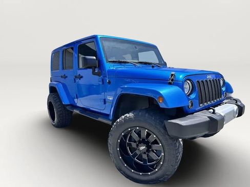 Used 2015 Jeep Wrangler Unlimited Sahara w/ Connectivity Group AWD/4WD image 11