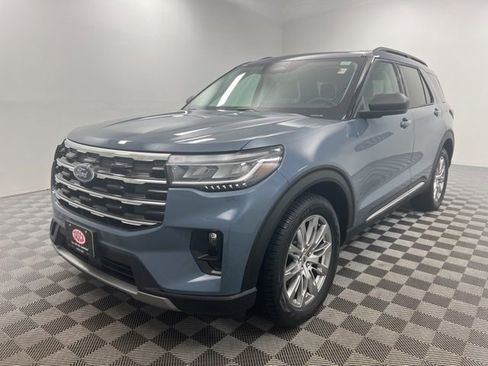 Used 2025 Ford Explorer Active w/ Active Comfort Package AWD/4WD image 2