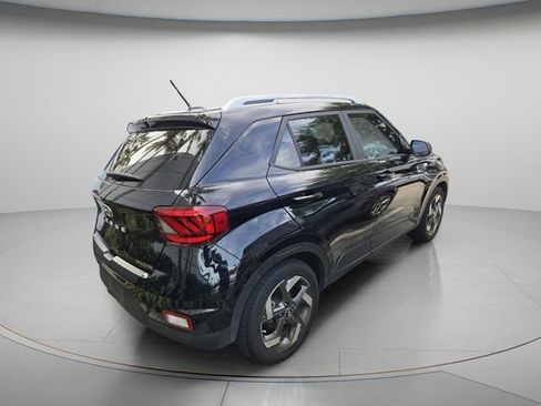 Used 2023 Hyundai Venue SEL FWD image 6