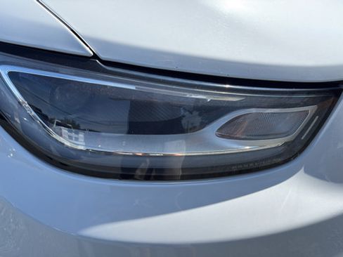 Used 2023 Chrysler Pacifica Touring-L FWD image 9