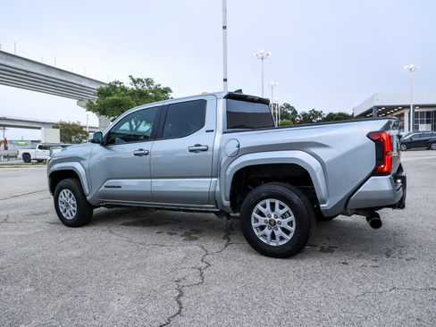 Certified 2025 Toyota Tacoma SR5 image 10