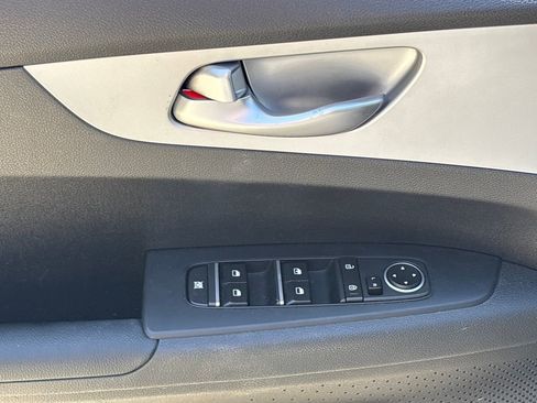 Used 2023 Kia Forte LXS w/ LXS Technology Package image 16