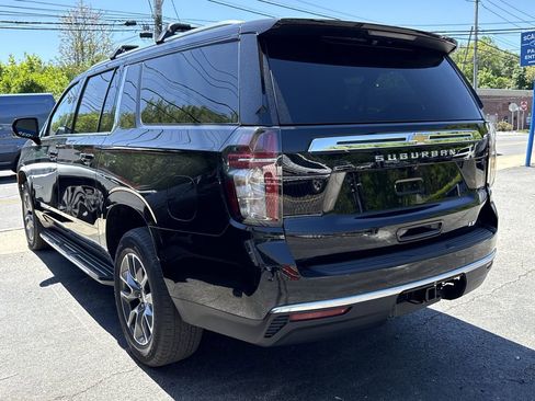 Used 2024 Chevrolet Suburban LT w/ Luxury Package AWD/4WD image 4