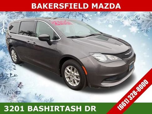Used 2022 Chrysler Voyager LX image 7