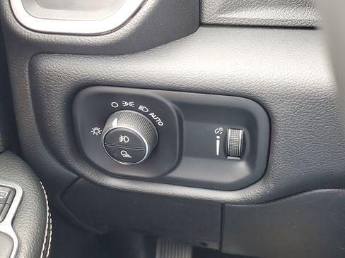 Used 2024 RAM 2500 Big Horn w/ Safety Group image 11