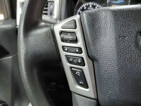 Used 2018 Nissan Titan SV image 36