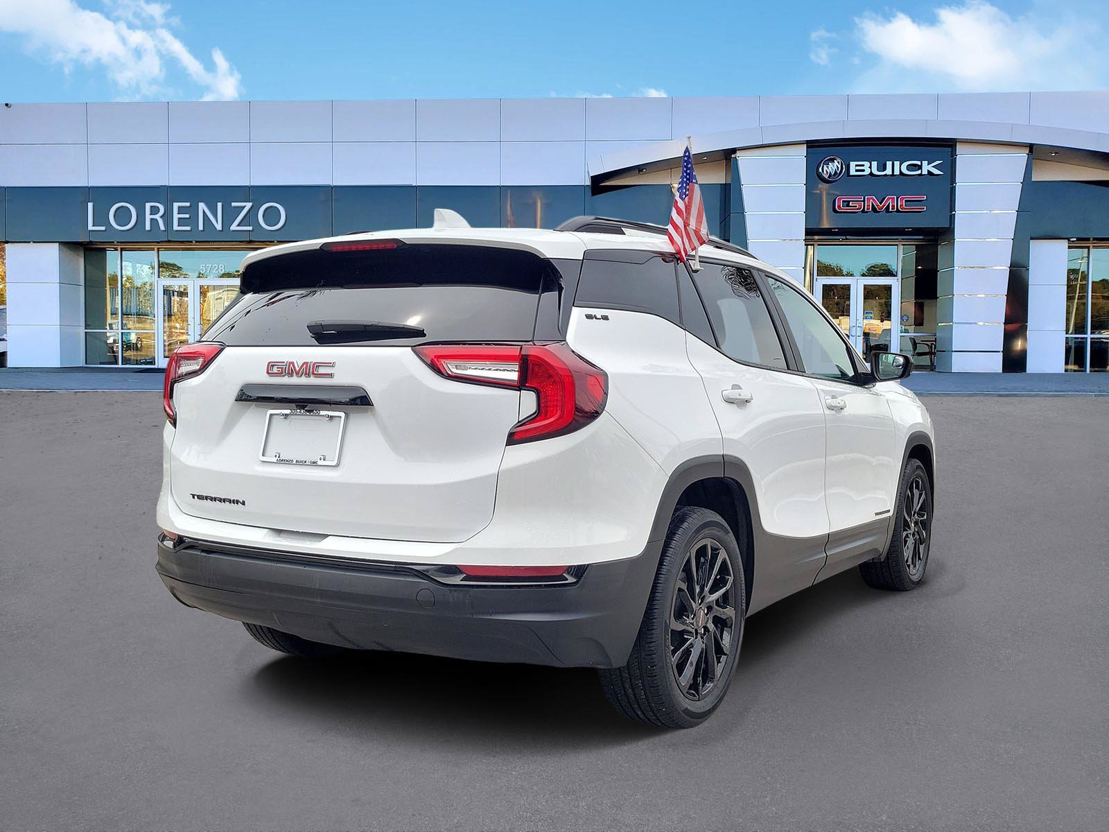 Used 2024 GMC Terrain SLE w/ Driver Convenience Package FWD image 5