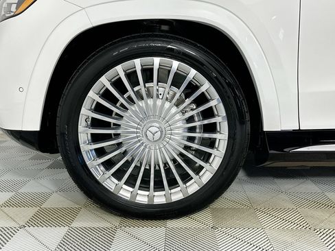 Used 2026 Mercedes-Benz Maybach GLS 600 4MATIC image 9
