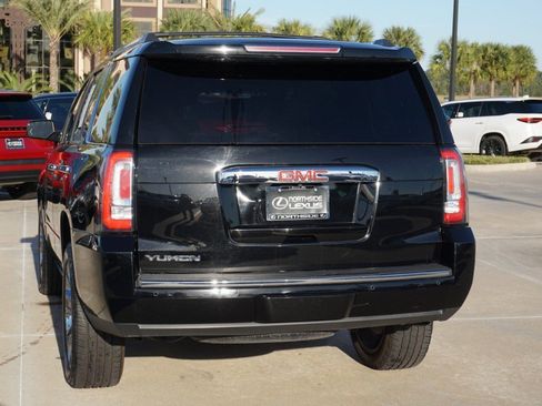 Used 2018 GMC Yukon Denali image 8