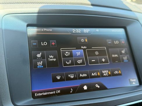 Used 2013 Lincoln MKT FWD image 20