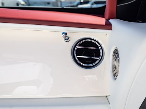 Used 2017 Rolls-Royce Dawn image 45