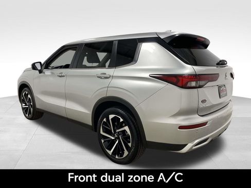 Used 2024 Mitsubishi Outlander SE image 5