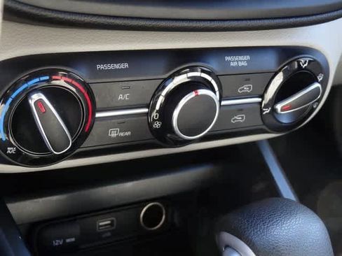 Used 2023 Kia Soul LX image 13