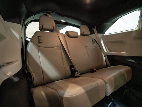 Used 2024 Toyota Sienna XLE FWD image 39