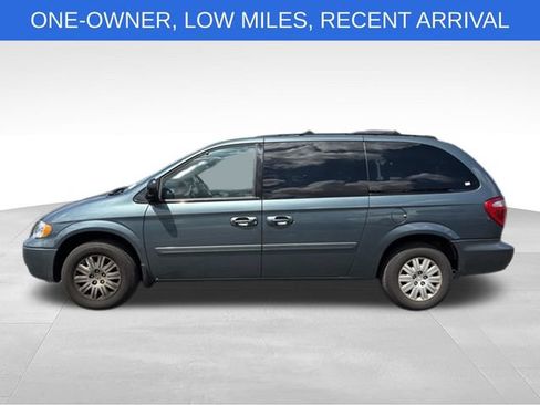 Used 2005 Chrysler Town & Country LX w/ Popular Equipment Group II FWD image 7