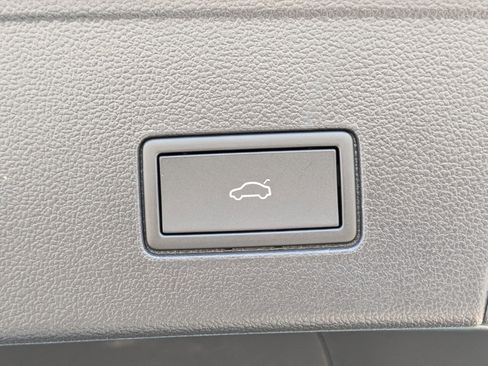 New 2025 Volkswagen Atlas Cross Sport SE image 31