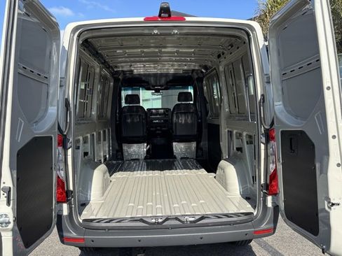 Used 2025 Mercedes-Benz Sprinter 2500 image 29