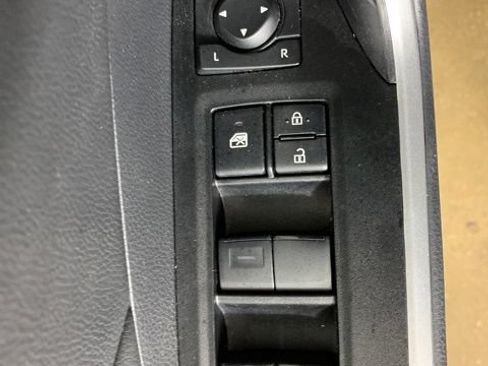 Used 2025 Toyota RAV4 LE AWD/4WD image 17