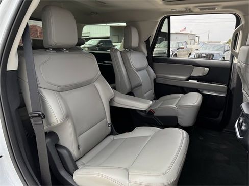 Certified 2025 Ford Expedition Active image 33