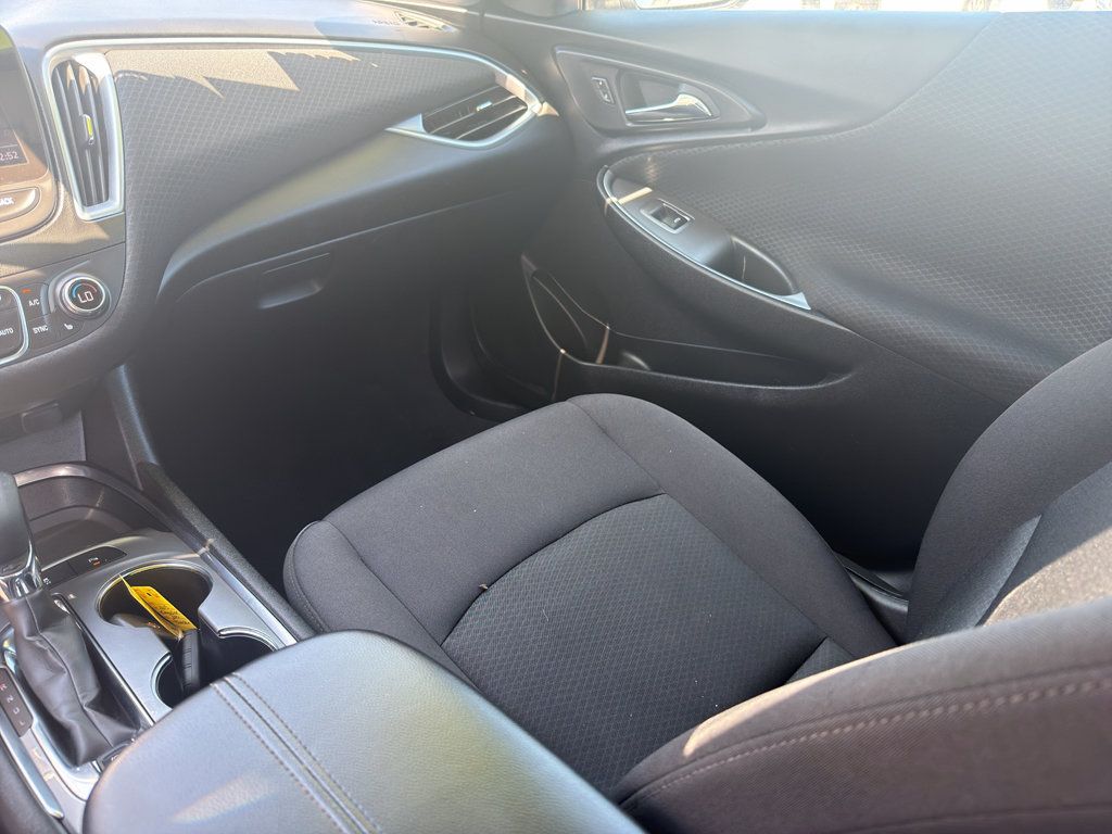 Used 2024 Chevrolet Malibu LT FWD image 13