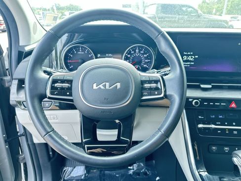 Used 2024 Kia Carnival EX FWD image 18