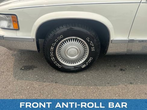Used 1995 Cadillac Fleetwood Brougham RWD image 21