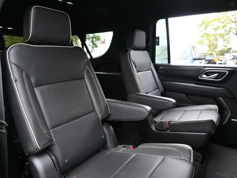 Used 2023 GMC Yukon XL SLT w/ SLT Luxury Package AWD/4WD image 24