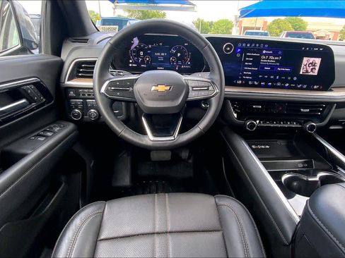 Used 2025 Chevrolet Tahoe High Country AWD/4WD image 6