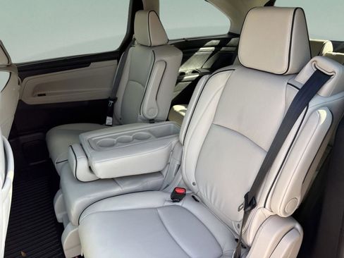 New 2026 Honda Odyssey Touring image 17