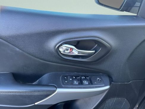 Used 2018 Jeep Cherokee Latitude Plus image 21