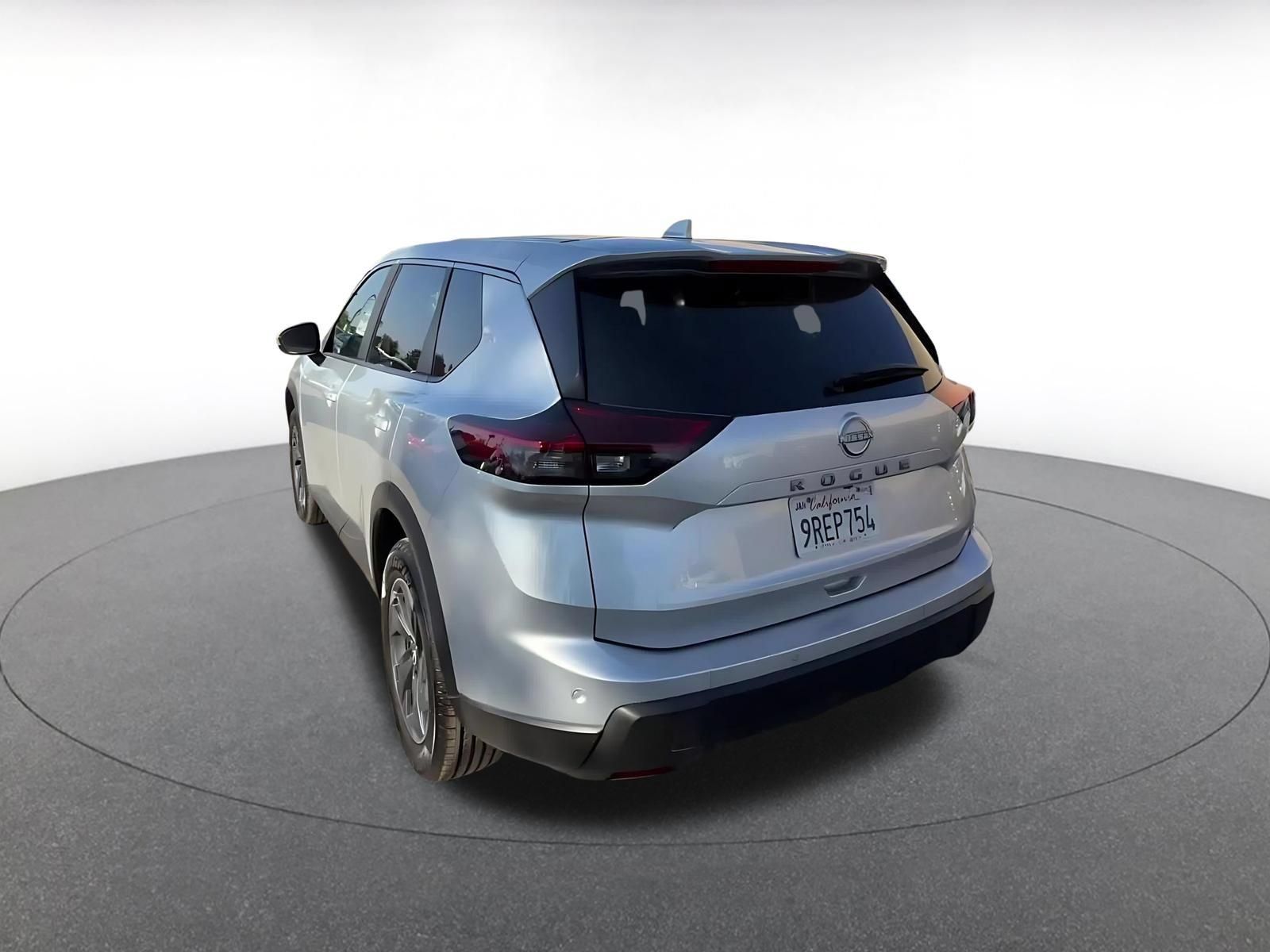 Used 2025 Nissan Rogue SV FWD image 10