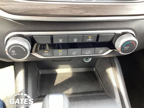 Used 2025 Nissan Altima 2.5 SV AWD/4WD image 17