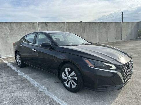 Used 2024 Nissan Altima 2.5 S FWD image 39