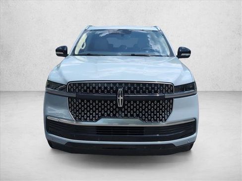 Used 2025 Lincoln Navigator L Reserve AWD/4WD image 2