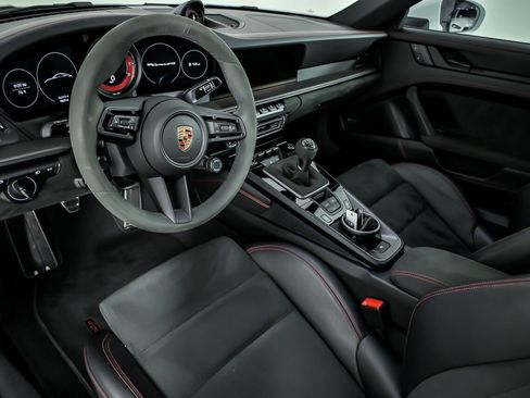 Used 2024 Porsche 911 Carrera GTS RWD image 20
