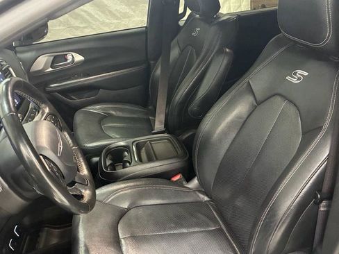 Used 2020 Chrysler Pacifica Touring-L AWD/4WD image 11