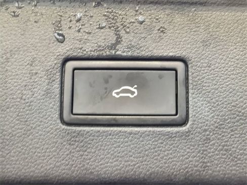 Certified 2022 Volkswagen Atlas SEL image 10