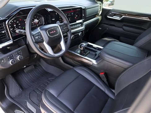 Used 2024 GMC Sierra 1500 Elevation w/ Elevation Premium Package AWD/4WD image 13