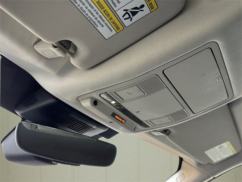 Used 2020 Land Rover Discovery Sport image 35