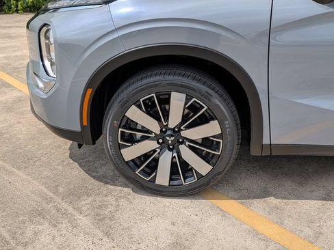 New 2026 Mitsubishi Outlander SE FWD image 9